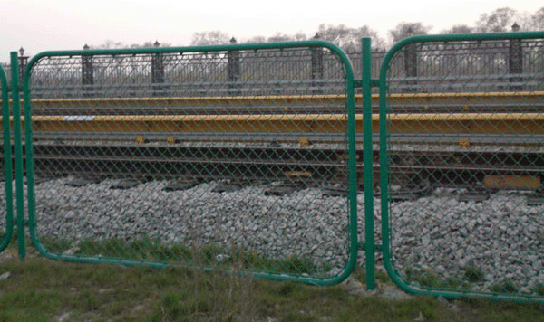 highway/railway fence--chain link fence