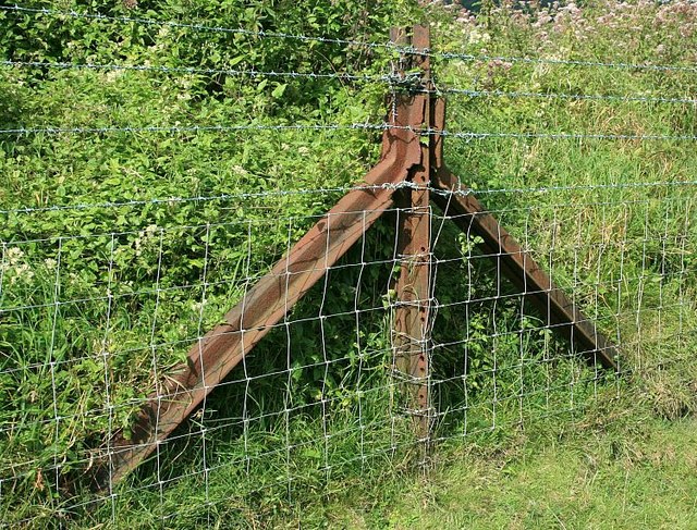 highway/railway fence-- Dirickk Axis 