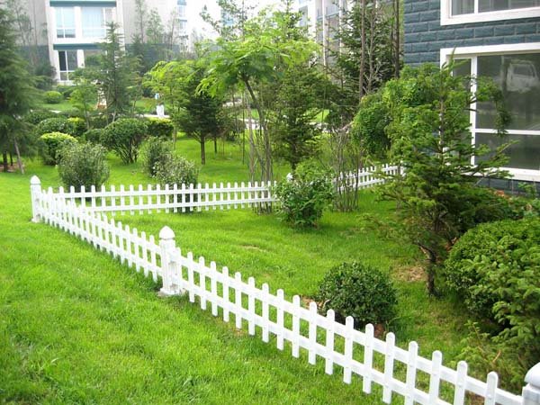 lawn fencing